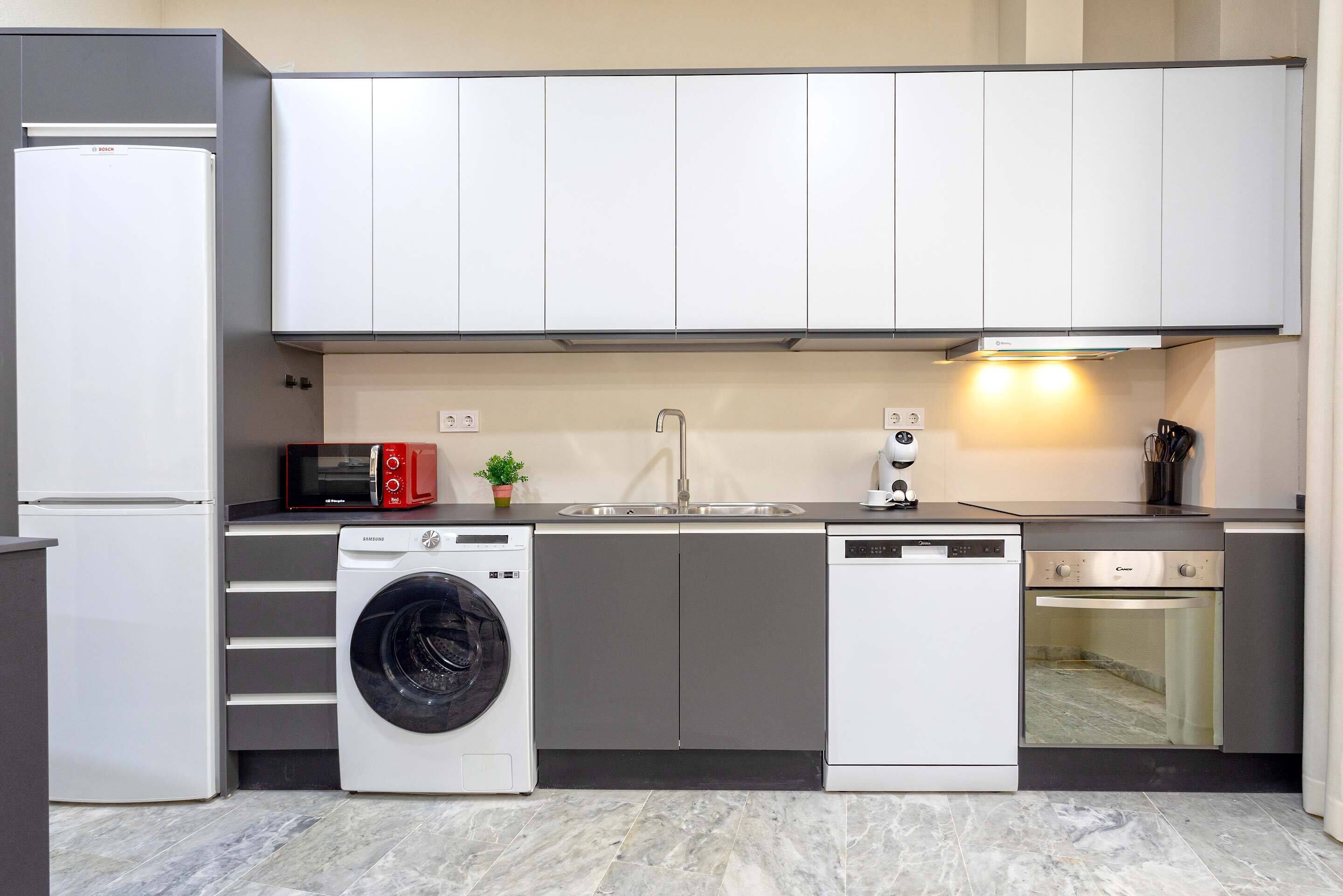 Apartemen (3 Bedrooms) | Dapur pribadi | Lemari es besar, microwave, oven, dan kompor