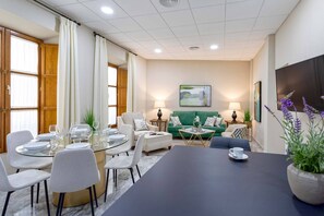 Apartamento (3 Bedrooms) | Área de estar