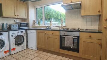 Oppvaskmaskin og kjøkkenutstyr