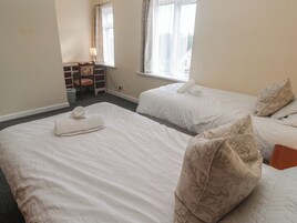 4 habitaciones, decoración personalizada y muebles diferentes