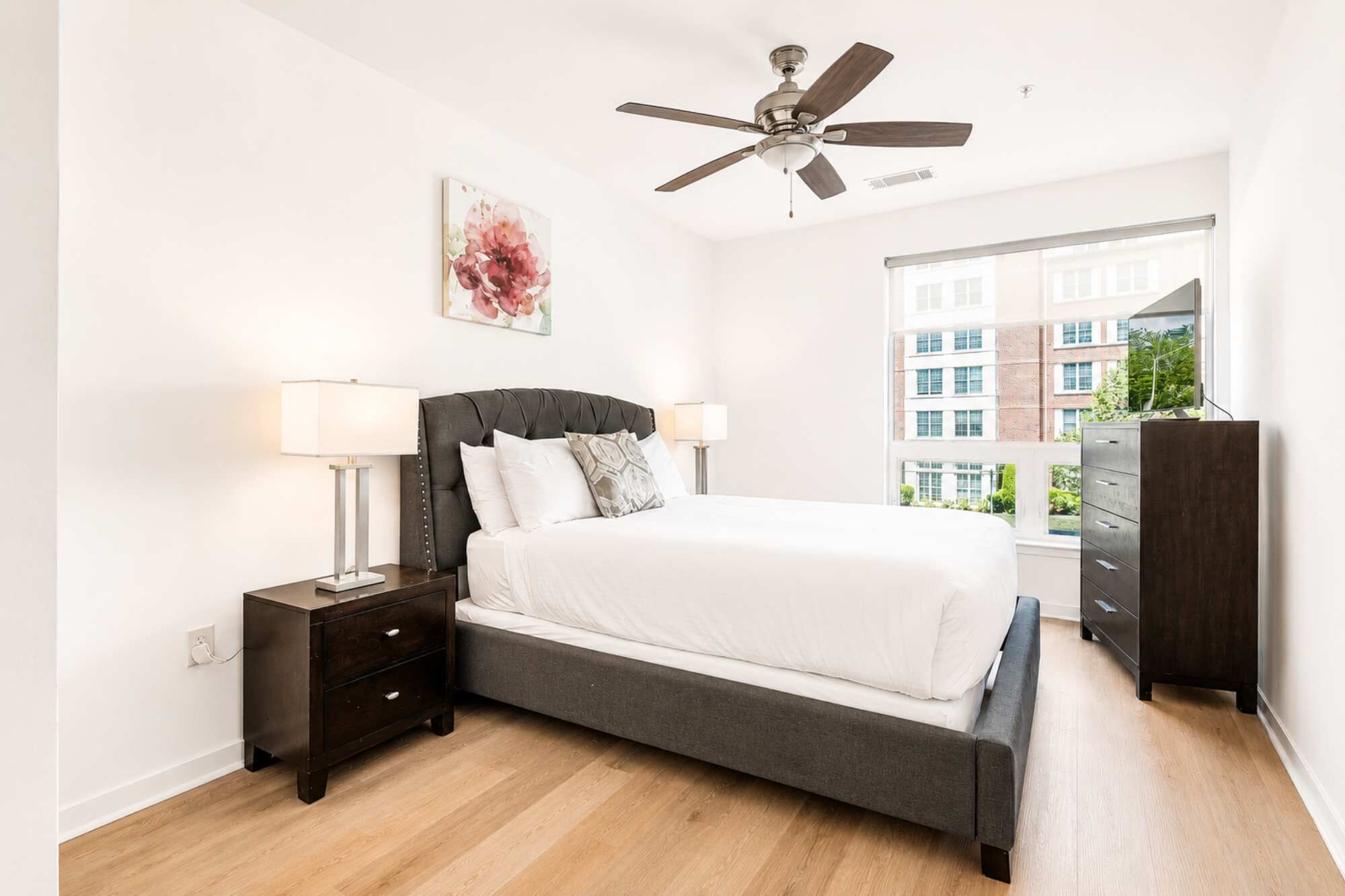 2 bedrooms, desk, iron/ironing board, WiFi