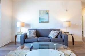 TV, offices - Modern Apt Downtown with Pool (Stamford, CT)