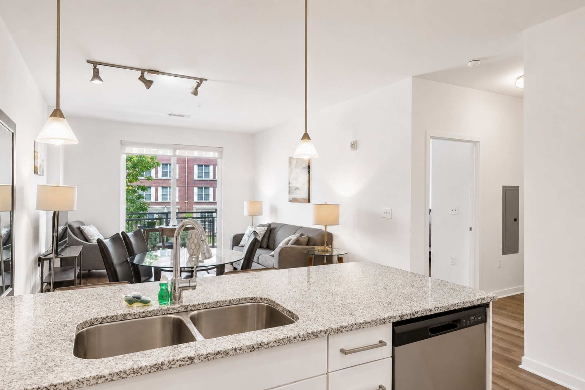 Modern Apt Downtown With Pool - Stamford, CT