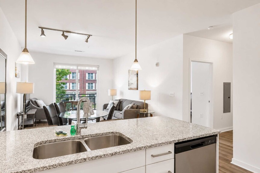 Modern Apt Downtown With Pool - Stamford, CT