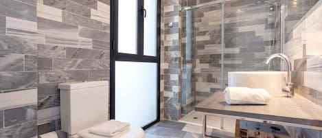 Apartment (1 Bedroom) | Bathroom