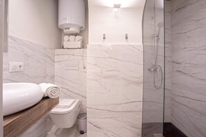 Apartment (2 Bedrooms) | Bathroom | Shower, free toiletries, hair dryer, soap