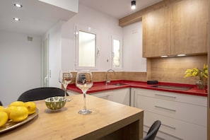 Apartment (4 Bedrooms) | Private kitchen | Fridge, microwave, oven, stovetop