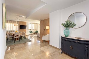 Apartment (4 Bedrooms) | Living room - Luxury Apartment in City Center. Puerta Real II (Granada)