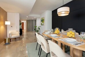 아파트 (4 Bedrooms) | 객실 내 식사 공간