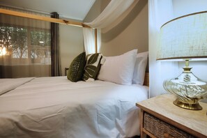 Family House, Balcony, Lagoon View | Desk, laptop workspace, iron/ironing board, free WiFi