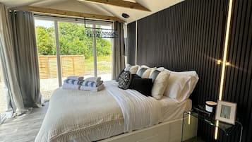1 bedroom, iron/ironing board, free WiFi