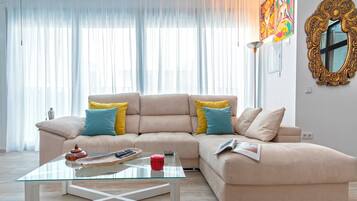 Apartment (2 Bedrooms) | Wohnbereich