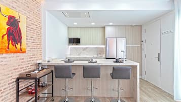 Appartement (2 Bedrooms) | Dineren op de kamer