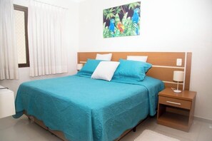 1 bedroom, desk, iron/ironing board, free WiFi - Pitangueiras Serviced Apartment with Sea View (Guarujá)