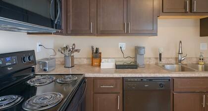 Spacious 4BR Soulard Duplex - 2 Kitchens - Patio - Parking - Walk to Market