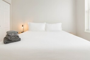 4 dormitorios, escritorio, tabla de planchar con plancha y wifi