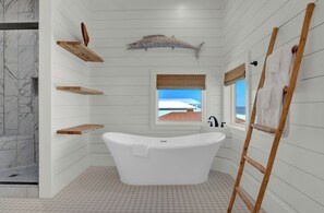 Een douche, een haardroger, handdoeken