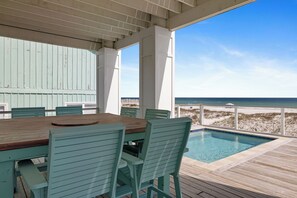 Outdoor dining - Tip Sea by Liquid Life (Gulf Shores)