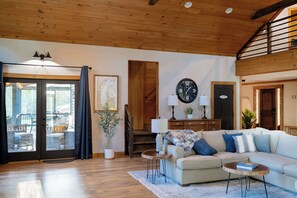 TV, lareira, escritórios