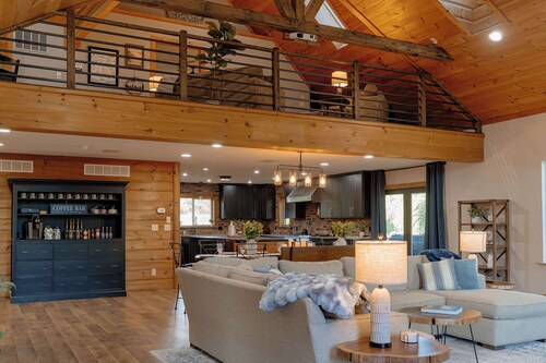 The Compass Retreat - Upper Suite