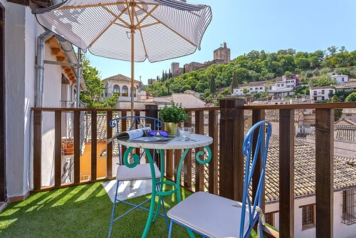 Luxury House in Granada Center. Reyes II