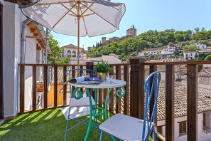 Appartement (2 Bedrooms) | Restauration en plein air
