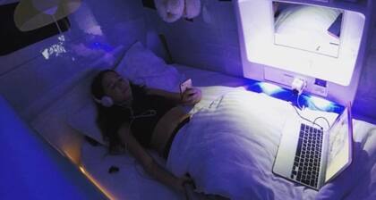 Room-private Single Bed in Podbox 5 Mi