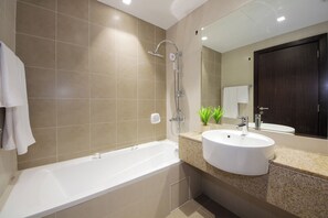 Apartment, River View | Bathroom - Silk Valley-Luxury 3B close to Beach (Abu Dhabi)