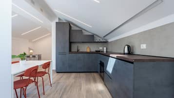 Réfrigérateur, four, plaque de cuisson, lave-vaisselle