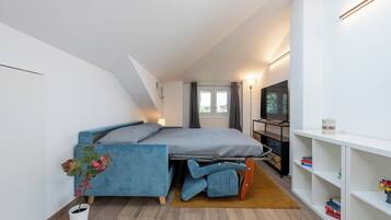 1 camera, una scrivania, ferro/asse da stiro, culla da viaggio