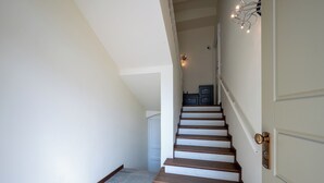 A staircase with wooden steps leading to a landing with a small cabinet. - Chieri - The den of dreams with panoramic terrace (Chieri)