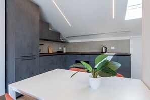 Refrigerador, horno, parrilla de estufa y lavavajillas 