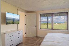 6 bedrooms, desk, travel cot, WiFi - Catskills Views & Hot Tub | Hilltop Horizons (Cornwallville)