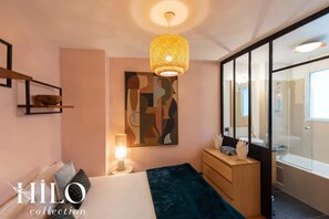 1 Schlafzimmer, Schreibtisch, Bügeleisen/Bügelbrett, Reisekinderbett