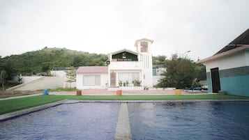 Biệt thự Premium, 2 phòng ngủ, ban công, quang cảnh hồ bơi | Hồ bơi riêng