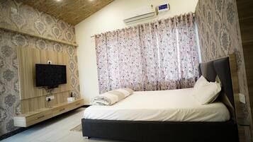 Premium Villa, 2 Bedrooms, Balcony, Pool View | Egyptian cotton sheets, premium bedding, in-room safe, blackout curtains