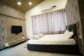 Villa Premium, 2 habitaciones, balcón, vistas a la piscina | Sábanas de algodón egipcio, ropa de cama de alta calidad, caja fuerte