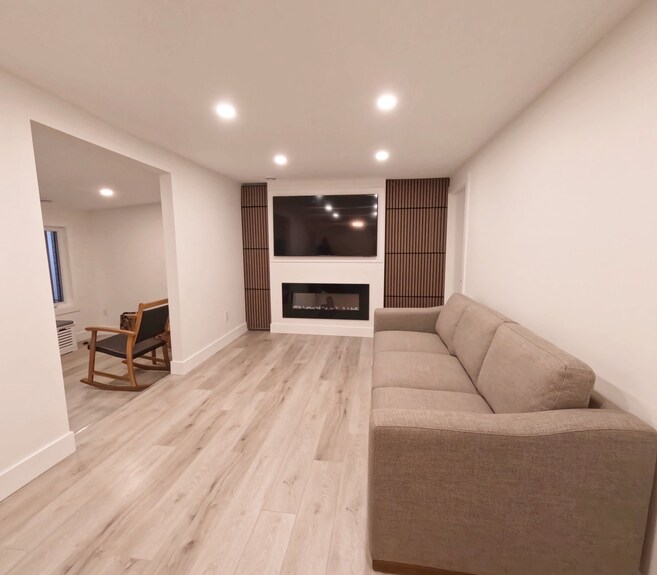 Cozy Waterfront Retreat W/ Sunroom | Perfect Short Stays - Norwood
