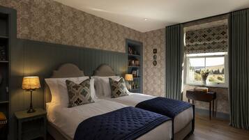 3 habitaciones, tabla de planchar con plancha, wifi y ropa de cama