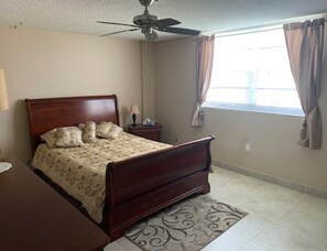 2 bedrooms, iron/ironing board, WiFi