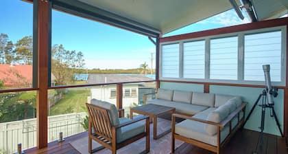 Experience Comfort and Convenience at This Enchanting Holiday Retreat