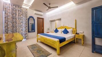 7 bedrooms, iron/ironing board, WiFi, bed sheets