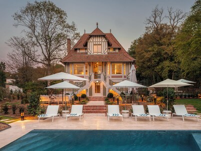 Villa des Rêves: Luxury in Villers, Pool, Jacuzzi & Padel court, close to Deauville