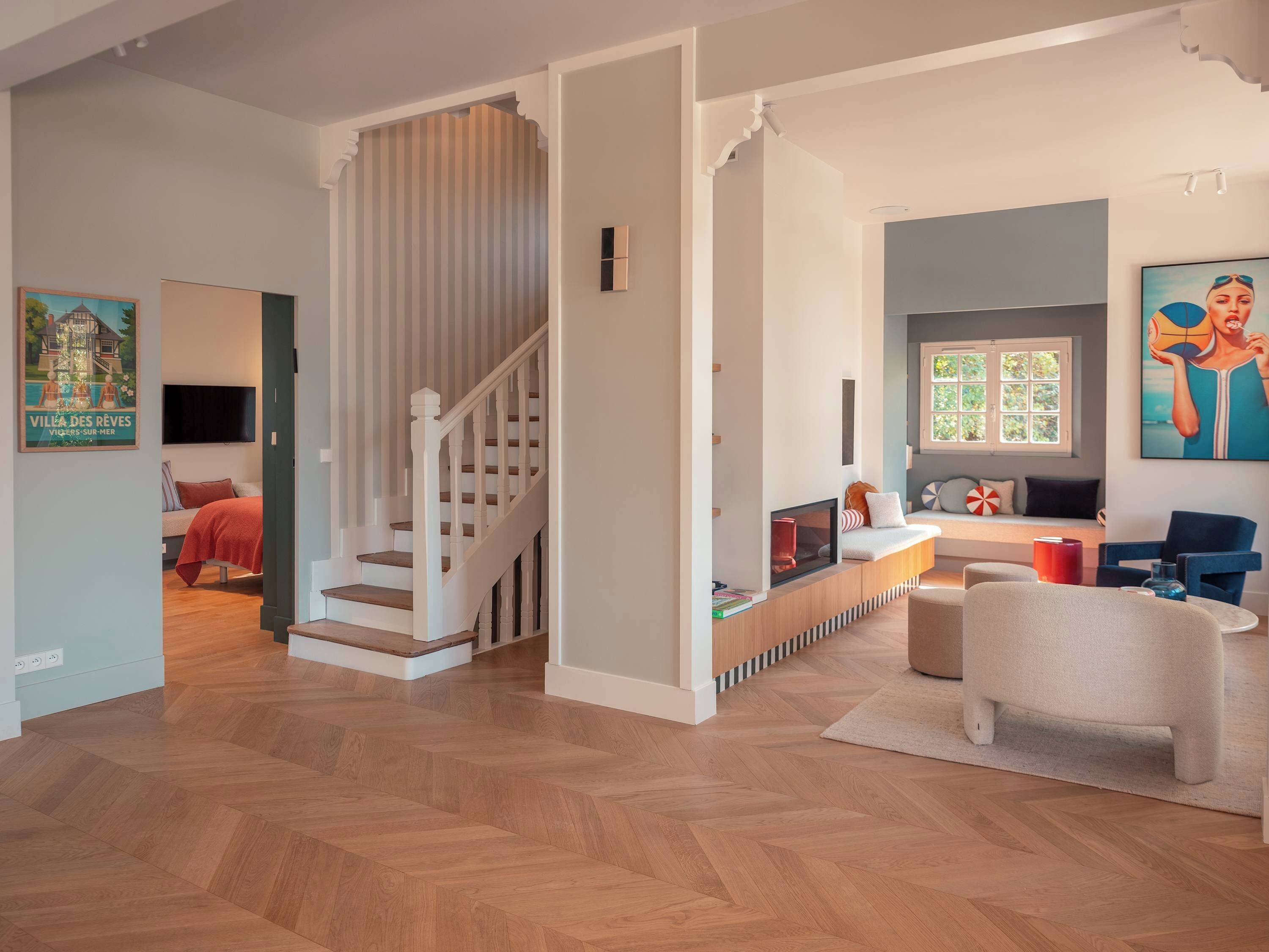 Télévision, cheminée, jeux vidéo, lecteur de DVD