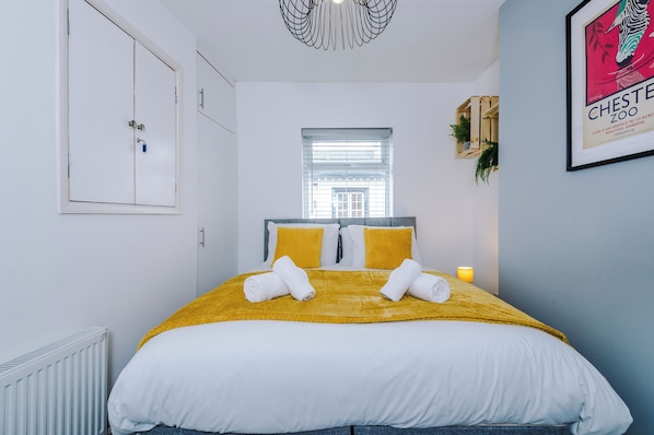 House, Patio | Iron/ironing board, free WiFi