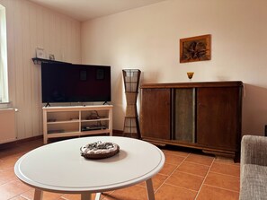 Smart TV, DVD player, ping pong, books