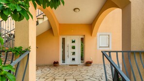 Exterior detail - Apartman TS Island Krk by Villas Guide (Dobrinj)