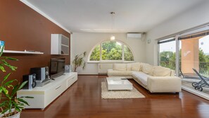 TV - Apartman TS Island Krk by Villas Guide (Dobrinj)