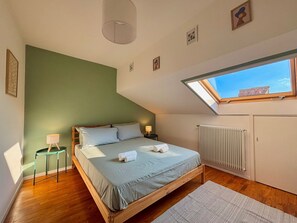 2 bedrooms, iron/ironing board, internet, bed sheets - Piazza San Giacomo: charm and exclusivity in the heart of Udine (Udine)