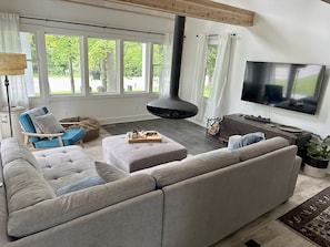 Smart TV, fireplace